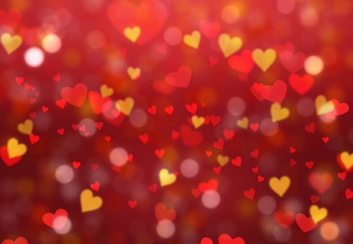 Ein verschwommener roter Hintergrund mit verstreuten gelben und roten Herzformen und leichten Bokeh-Effekten, die eine romantische und festliche Atmosphäre schaffen.