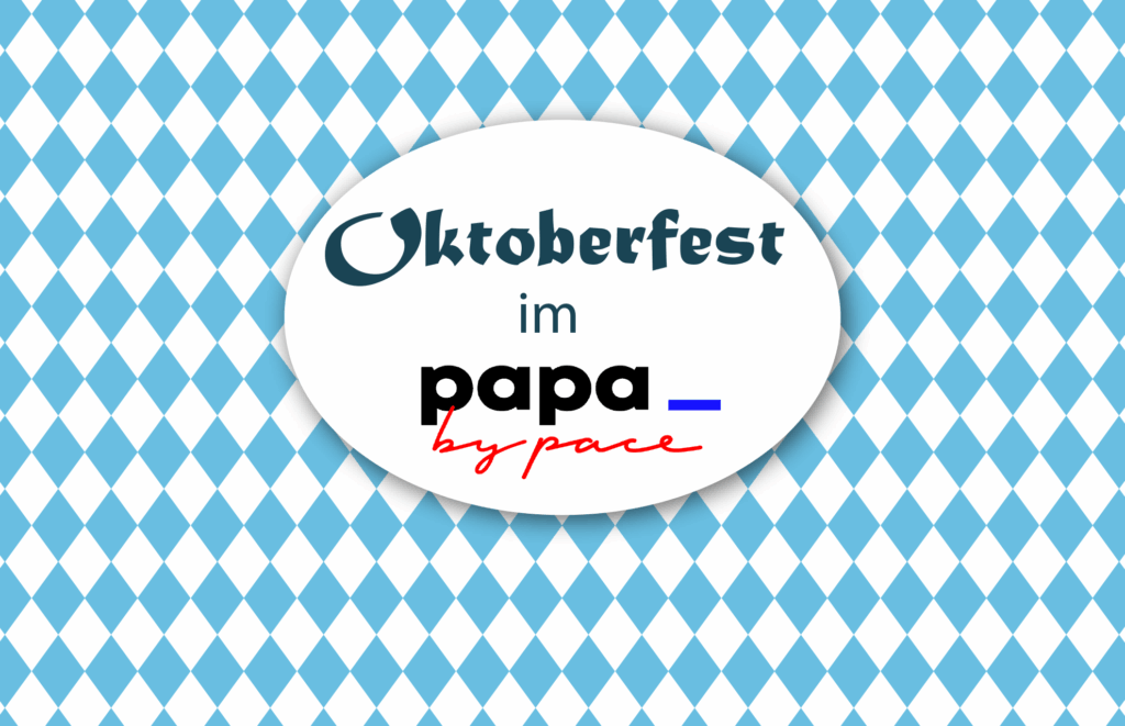 Der Text "Oktoberfest im PAPA_by pace" steht auf einem weißen Oval auf blau-weißem, rautenförmigem Hintergrund und erinnert an ein klassisches bayerisches Oktoberfest mit dem festlichen Geist von PAPA.