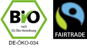 Zwei Zertifizierungslogos: links ein grünes Sechseck mit den Angaben BIO und Deutsches Umweltzeichen, rechts das blau-grüne FAIRTRADE-Logo mit stilisierter menschlicher Figur und darunter dem Text FAIRTRADE.