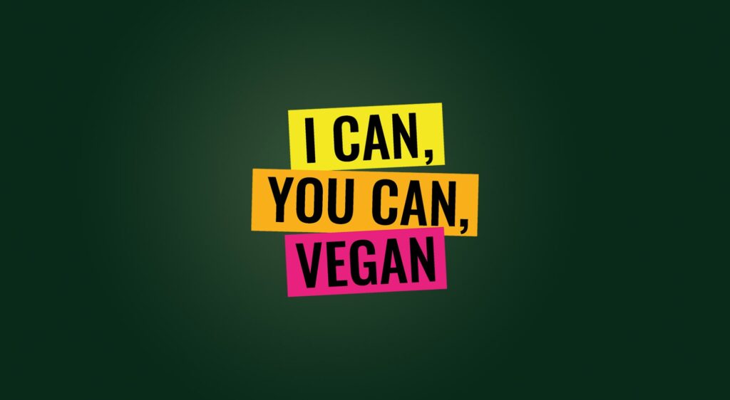 Der Text lautet I CAN, YOU CAN, VEGAN in fetten schwarzen Buchstaben auf gelben, orangefarbenen und rosafarbenen Rechtecken, zentriert auf einem dunkelgrünen Hintergrund - die perfekte Inspiration für Veganuary 2026.